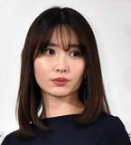 「起業家モデルが白のブラキャミ姿公開　38歳の大人フェロモン放つマシュマロと美脚　「ボディラインやバックスタイルのデザインにもこだわり」」の画像1