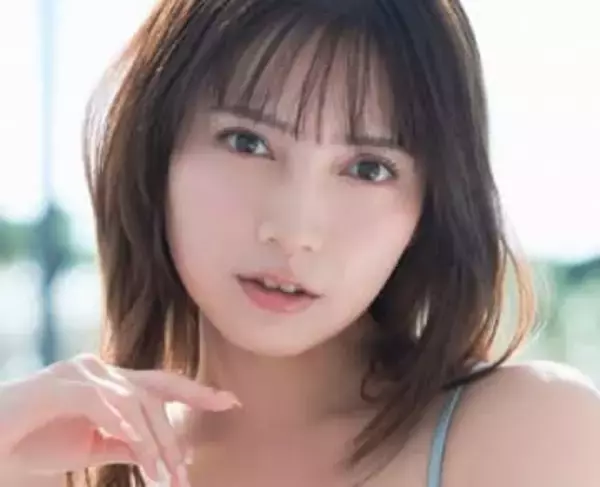 トップス脱ぎ捨てわき全開　30歳女優の無防備ショット　「高嶺の純白」テーマに完璧ボディ見せつけ