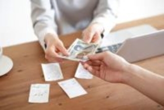 銀行口座、決済アプリ、クレカを共有　共同口座を持つ夫婦持たない夫婦　貯め込んでいるのはどっち？