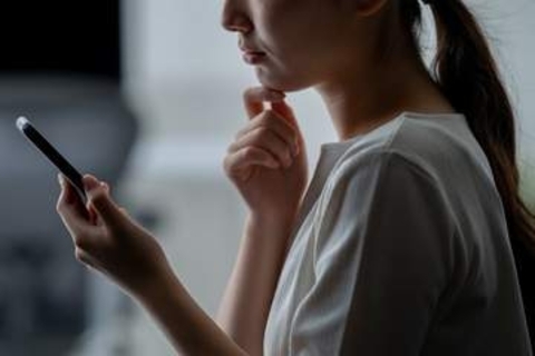 携帯電話がないと「仕事に応募すること自体ができない」　フリーWi-Fiを使っても認証SMSで弾かれる現実