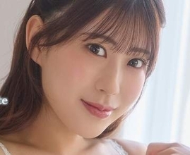 引き締まった腹筋に注目！　フジコーズOG久木田帆乃夏、穢れを知らない聖女ボディに「見た目スレンダーなのにあるねえ」「際どい」