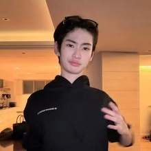 「最強のパパママ」母は篠原涼子、父は市村正親…俳優息子のダンス動画、親子3人共演回が人気　「みんな美形」「家がすごすぎて」