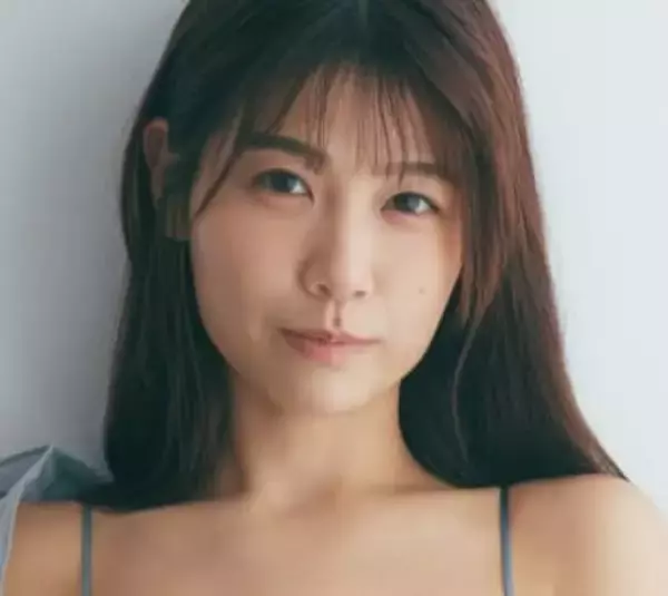 手ぶらカットやヒップ丸見えショット　Hカップ現役風俗嬢るるたん、限界ギリギリの煽情グラビア