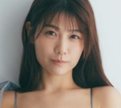 手ぶらカットやヒップ丸見えショット　Hカップ現役風俗嬢るるたん、限界ギリギリの煽情グラビア