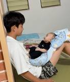 「14歳のお兄ちゃんと生後3カ月の弟、笑顔でおしゃべりするふたりに「素敵な兄弟」「赤ちゃんの通訳機ほしい」」の画像1