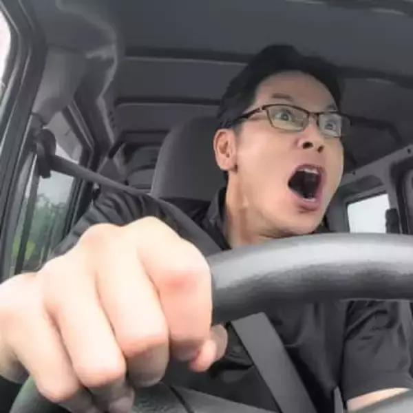 運転中、信号が2つに見える…スマホゲームをやめられない大学生を襲った異変　「スマホ斜視」が急増している【眼科医が解説】