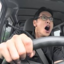 運転中、信号が2つに見える…スマホゲームをやめられない大学生を襲った異変　「スマホ斜視」が急増している【眼科医が解説】