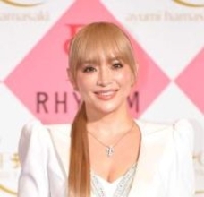 「筋肉すごい！」浜崎あゆみ、衝撃の上腕二頭筋ショットに反響　「立派すぎてあっぱれ」「きんに君くらいムキムキなの最高」