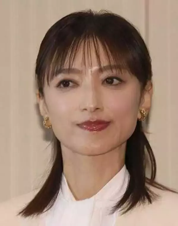 「AIかと思った」“奇跡の54歳”望月理恵さん、ミニのゴルフウェアで美脚披露　「スタイル良くてその美貌と若さ」「モデルさんかと」