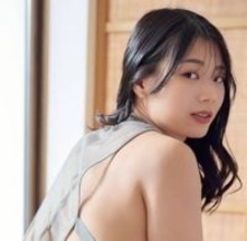 匂い立つ色気、紅潮する美ボディ　デジタル写真集の女王がほろ酔いグラビアで妖艶しぐさ