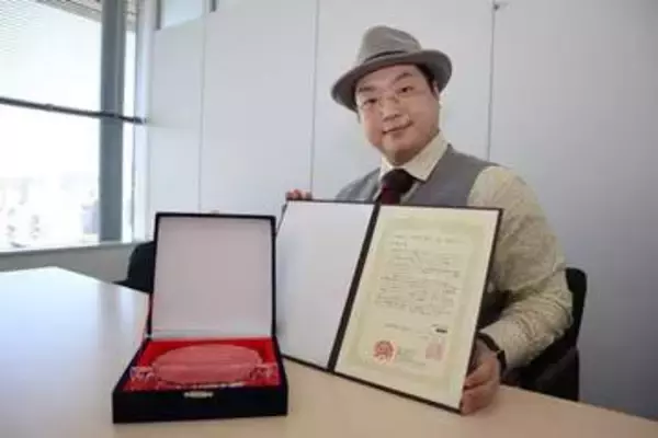 高校から独学→神戸のプロから学ぶ→23歳スペイン巨匠に師事　岡山35歳「ベスト・クロースアップ・マジシャン」を受賞！