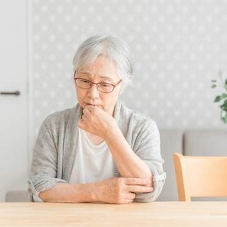 置き忘れが頻繁になった70代の母　受診をすすめたら…「大げさよ。私が病人だって言うの？」と逆ギレ【医師が解説】