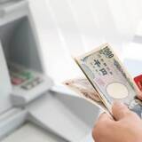 「ATMの封筒がいつもない！大量に持ち帰るのは犯罪？【弁護士が解説】」の画像1