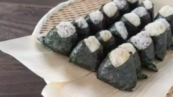 「お母さんの愛を感じる！」　食卓いっぱいの朝ごはん　「私にとって母の味はおにぎりです」