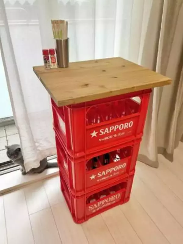 大衆居酒屋さながらのハイクオリティー立ち飲み机、自宅に爆誕！ ニャンズお気に入りの「スタンドキャットタワー」にも変身