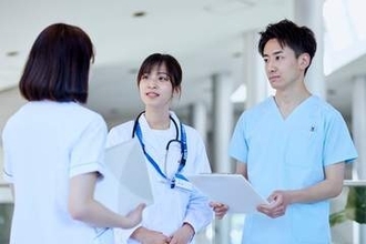 鎮静剤で眠っている患者　回復後に「看護師さんが先生の悪口言ってましたよ」と驚きの発言　「聞こえてる前提で接するって医療者の基本」「昏睡状態だった父も、声がけに反応していた」