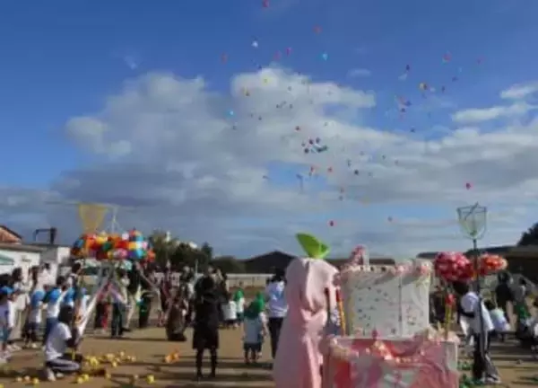 夢は木枯らしに乗って東へ飛んだ　滋賀で飛ばした風船が300キロ離れた埼玉に　「子供たちの夢が運ばれてきました」