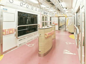 通勤電車に「子ども連れ」を意識したフリースペース、最近なぜ増えている？ 国土交通省の子育て世帯アンケートから垣間見える「望み」