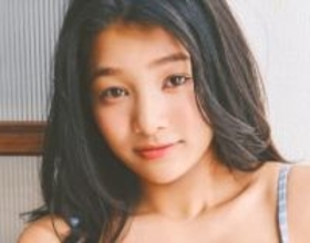 まぶしいボーダー柄ビキニ　18歳が放つあどけなさとエキゾチックな美貌