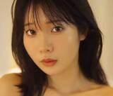 「衝撃Tバックでまん丸ヒップ露わ　解散したアイドルの1st写真集は「ドキドキするような大人なカットも」」の画像1