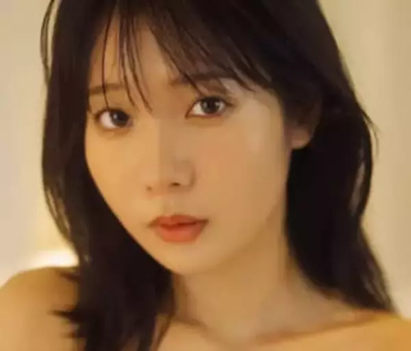 衝撃Tバックでまん丸ヒップ露わ　解散したアイドルの1st写真集は「ドキドキするような大人なカットも」