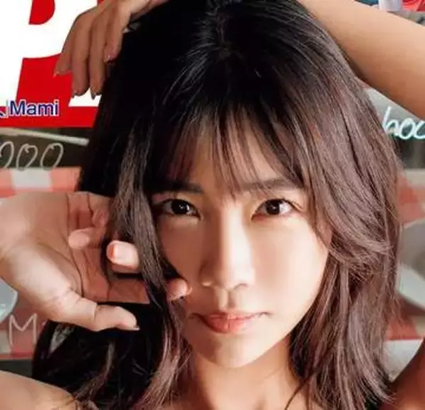 「一瞬全裸かと」「セクシーすぎ」 際どすぎるV字の変形水着　天羽希純さんのバースデーグラビアに酔いしれて
