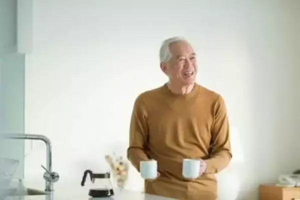 「12時になったぞ」「コーヒーいるか」「定時だぞ」　父親が“時間を告げる妖精”に　実家でリモートワーク中の29歳娘に世話焼き連発 「マジで時報」