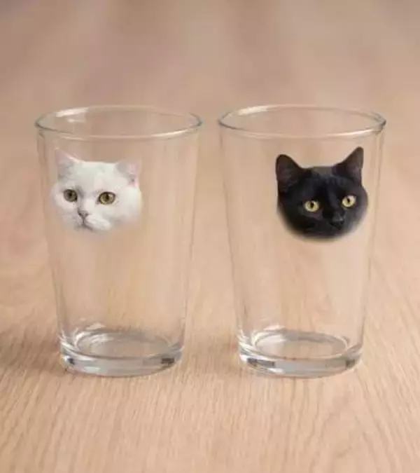 「液体が猫になるグラス」！？　クリエイターが手がけたアイテムに「欲しい」の声殺到　商品化の予定は？