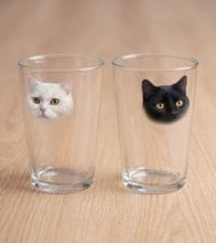 「液体が猫になるグラス」！？　クリエイターが手がけたアイテムに「欲しい」の声殺到　商品化の予定は？