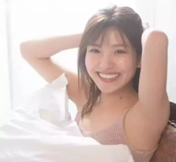 「ZIP!」「シューイチ」出演のフリーアナ　わき見せキャミソール姿で魅了