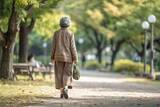 「79歳の母、20年続けたウォーキング……やめた理由に娘愕然　ご近所“男性”の行動が影響「うちの母も行けなくなりました」「大迷惑」」の画像1
