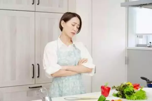 疲れた日はサボってOK！みんなが真っ先に手を抜く家事ランキング　2位は「掃除」1位は？