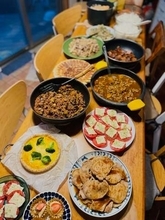 白ごはん&炊き込みご飯2升と、おかず13品……高校バスケ部7人に向けた衝撃の手料理に「理想のお母さん」