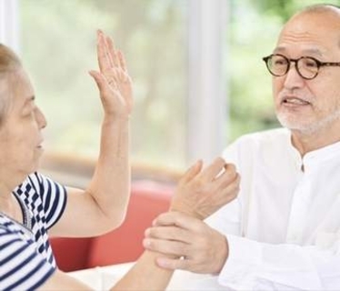 入居者同士が仲良くなって性的関係に…　高齢者施設が家族への報告を後回しにする理由　2023年には最悪の事態も【介護福祉士が解説】