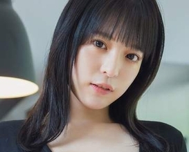 お尻突き出しポーズでグラビア天下獲り　91・60・89の長野雅がピンクビキニで悩殺 「まさに果実」「曲線美が芸術」「筋肉の発達が素晴らしい」