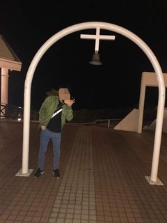 「過去が改変されて恋人がいなかったことになった人」の写真を撮ってみた　不思議な構図に「天才かよwww」「これやりたい」291万回表示