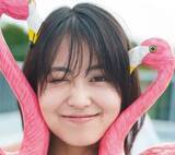 「ヌーディーカラーのワンピ水着にドキッ　21歳女優が抜群プロポーション披露」の画像1