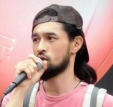 選挙フェスから10年…三宅洋平が白髪、白ヒゲをたくわえ激変「選挙以来のスーツかよ！」「おめでとうございます」