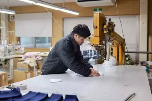 「また近所の工場がなくなった」縫製業界が抱える不安　3代目の26歳による挑戦「日本製を求めている人はいる」