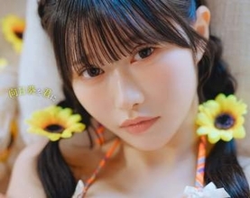 「またグラビアに出たい！」 ヒマワリに囲まれカラフルビキニ姿の26歳女優　清廉さと隠しきれないフェロモンに沼り確定！