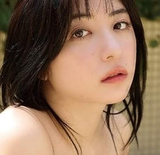 「足の付け根にホクロがあるの、知ってた？」　Iカップグラドルの黒ランジェリー姿にファン歓喜　「それも含めて瑞季さん最高」「たしかに太ももんとこあるわぁ」