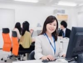正社員よりも派遣事務を選んだワケは……？　長所はあれど、キツい点も「正社員から嫌がらせ」「成果出しても派遣切りに」