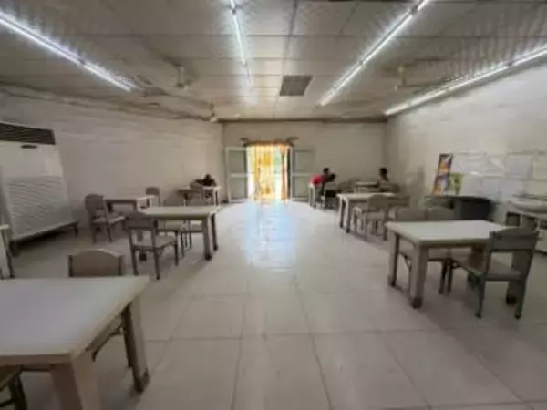 海外の小さな町で、昼食中にスマホ強奪、追跡中に転倒負傷も…警察が犯人制圧し奪還　集まった住民50人の対応に救われた体験談