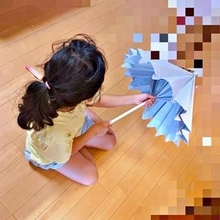 「10歳、なんか紙で巨大傘を作ってた」しかも開閉できる完成度　母「江戸時代なら傘職人で生きていける」17万いいね