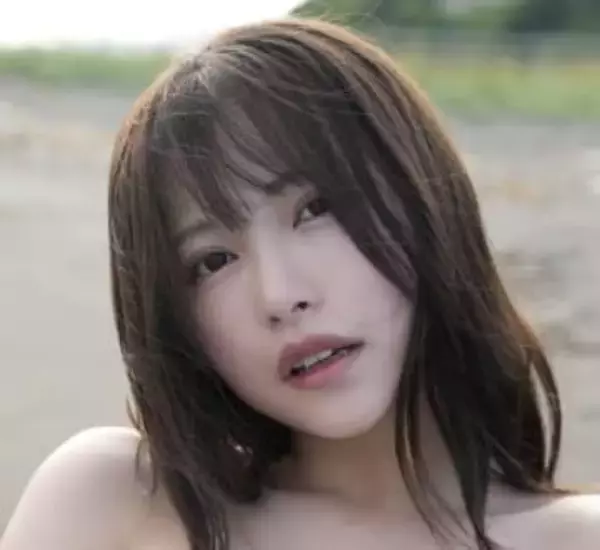 一糸まとわぬバスルームカット　バストトップの限界表現　Gカップ25歳女優が「今までで一番しっかり露出しています」「本当にびっくりするかもしれません」初写真集