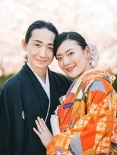 まるでドラマみたい！“SHOGUNカップル”、桜の下で結婚報告　大ヒットシリーズで共演→公私を支え合う関係に　「最高の夫婦」祝福あふれる