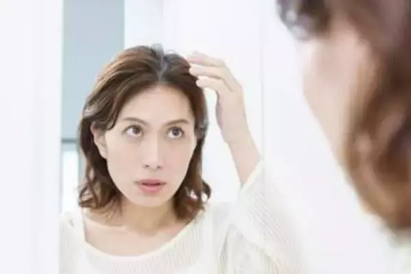 髪や頭皮の不調、原因は夏のダメージ？　40代女性の約9割「若い頃に髪の紫外線対策をすればよかった」