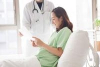 すねを骨折し2週間入院した38歳会社員　医療費総額80万円、24万円の支払いに不安　自己負担額を抑えるには【社会福祉士が解説】