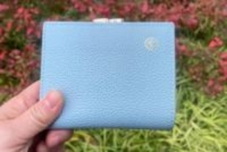 昭和から販売されていたのに→「皇居財布」が行列で、販売中止　若い世代にも、急激に人気になった理由……今後は？