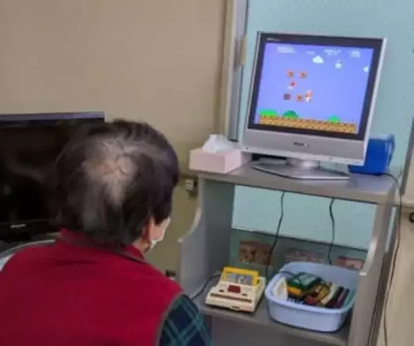 マリオ3に夢中の85歳女性　レトロゲームをデイサービスに導入「うちのばあちゃんもテトリスしてました」